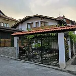 Ikonomov House 게스트하우스