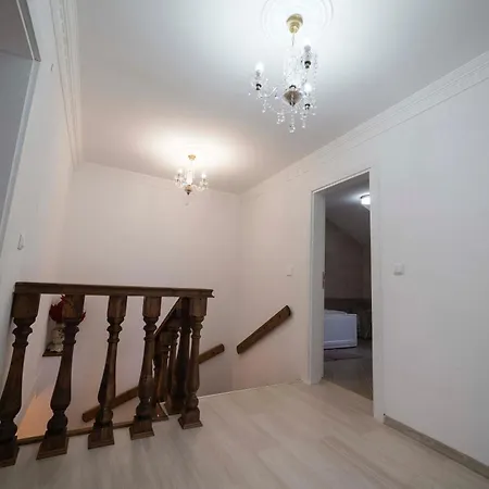 게스트하우스 Ikonomov House 4*