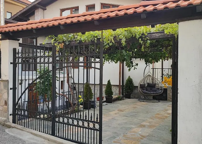 Guest house Ikonomov House